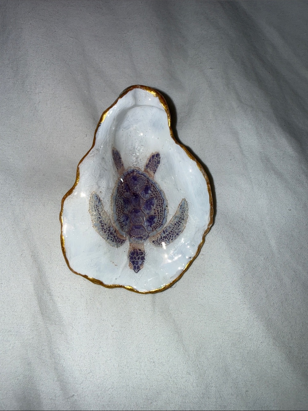 Hand-CraftedWhite Oyster Shell Magnet with Purple Sea Turtle and Gold Trim